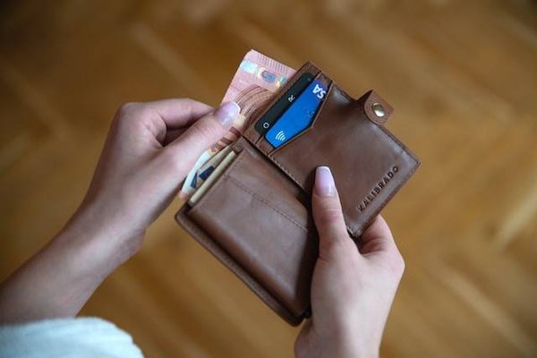 Quels sont les frais d'agence liés à l'achat d'un bien immobilier?